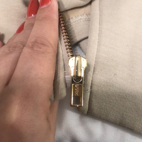 Guess Cream Blazer Asymmetrical Design - Picture 4 of 5